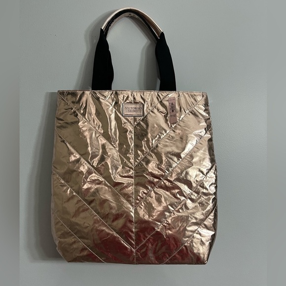NWT Victoria's Secret Rose Gold Metallic Bag Quilted Weekender Limited Edition - Picture 5 of 9